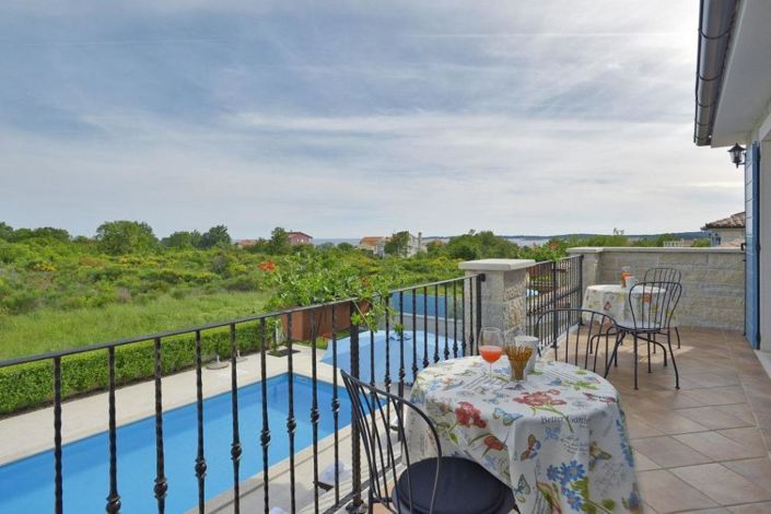 Image No.25-8 Bed Property for sale