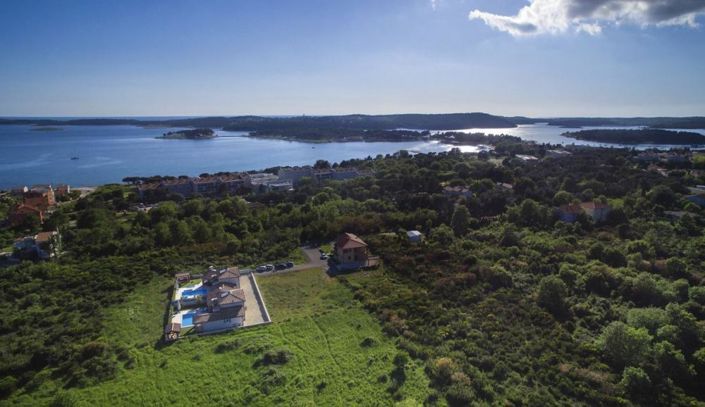 Image No.3-8 Bed Property for sale