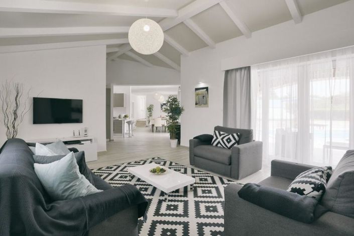 Image No.7-8 Bed Property for sale