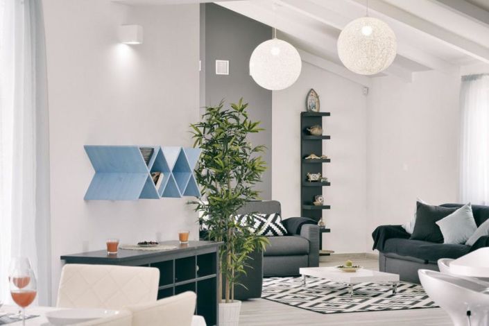 Image No.9-8 Bed Property for sale