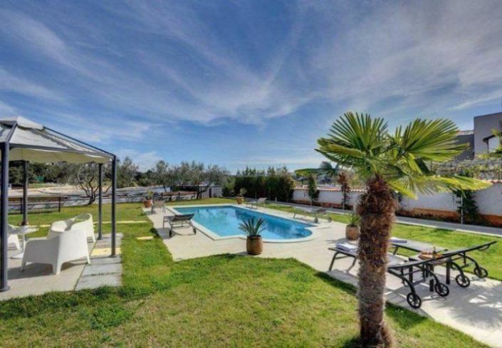 Image No.12-3 Bed Property for sale