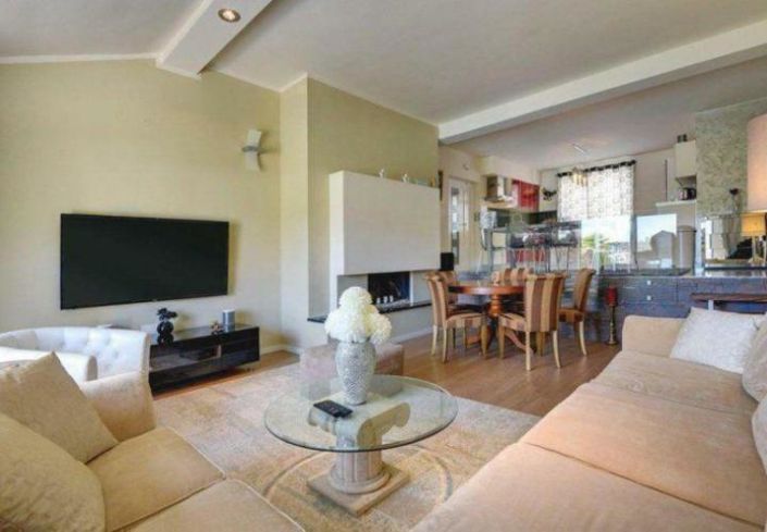 Image No.20-3 Bed Property for sale