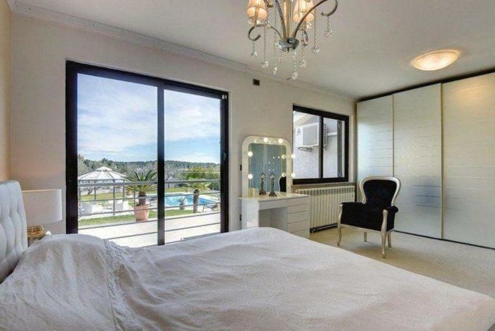 Image No.24-3 Bed Property for sale