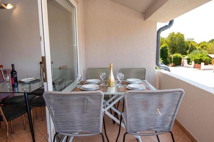 Image No.25-6 Bed Property for sale