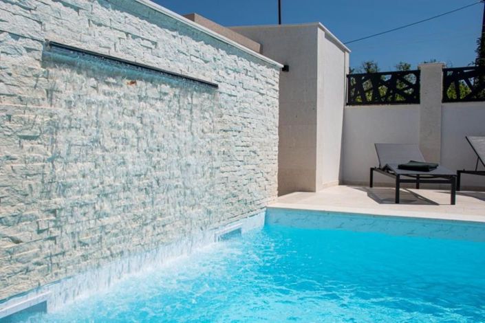 Image No.4-6 Bed Property for sale