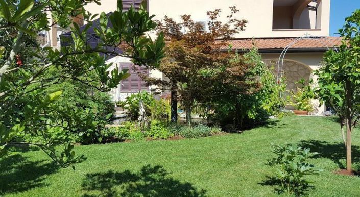 Image No.6-4 Bed Property for sale