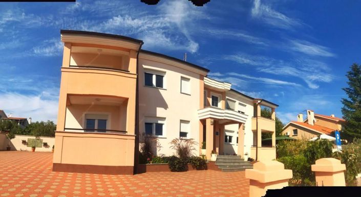 Image No.1-Propriété de 8 chambres à vendre à Croatie