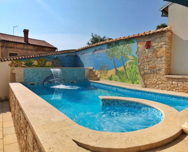 Image No.1-8 Bed Property for sale