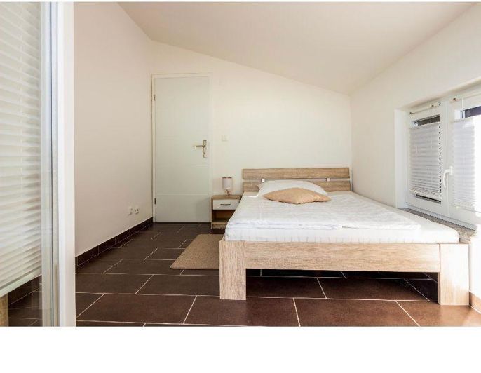 Image No.12-5 Bed Property for sale