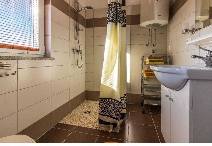 Image No.14-5 Bed Property for sale