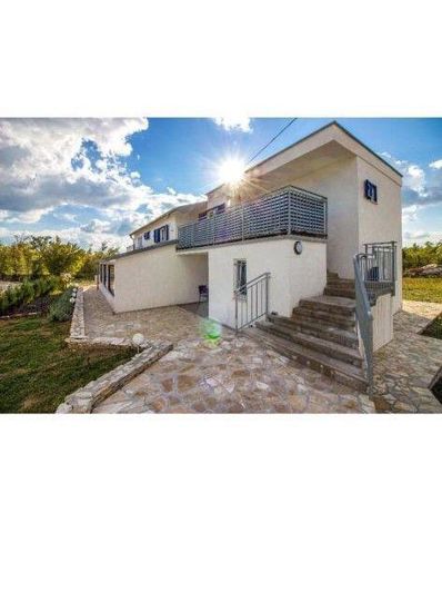 Image No.16-5 Bed Property for sale