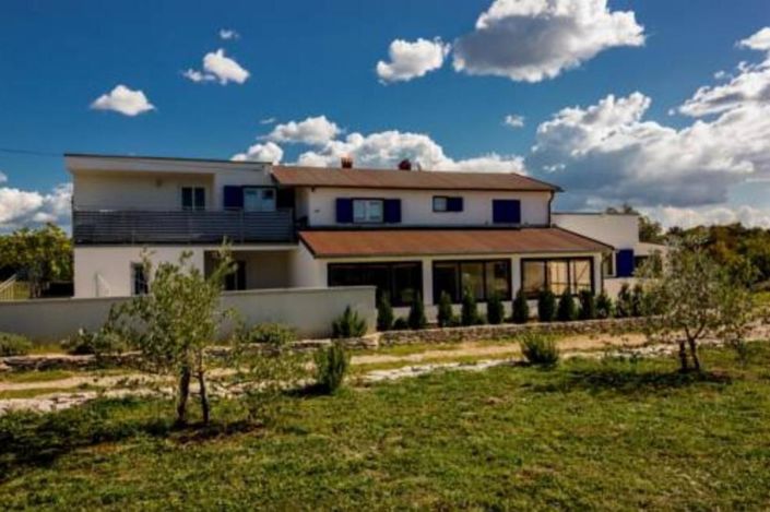 Image No.3-5 Bed Property for sale