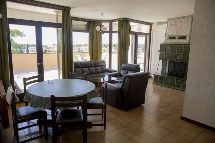 Image No.16-11 Bed Property for sale