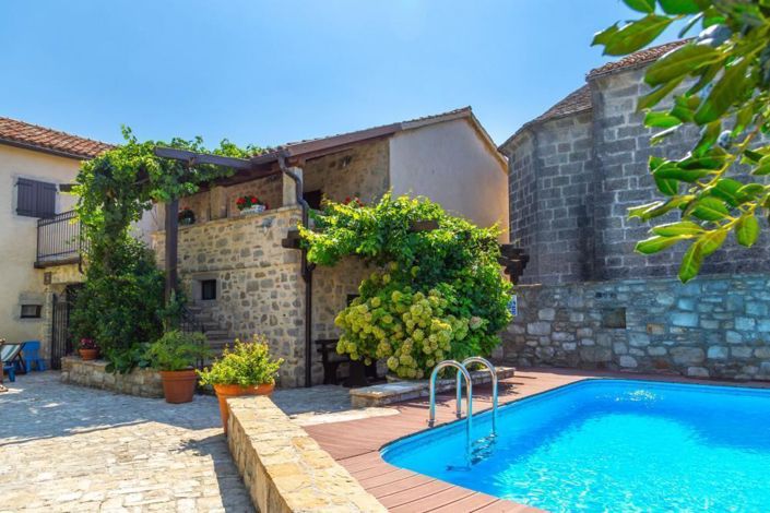 Image No.1-Propriété de 7 chambres à vendre à Gracišce