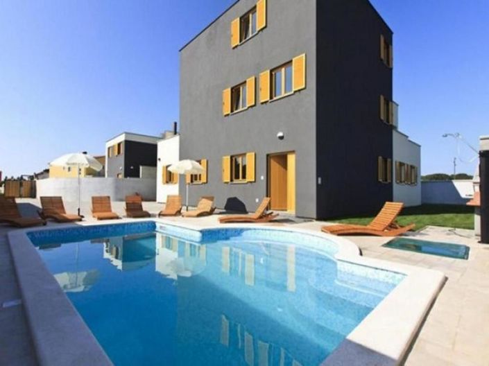 Image No.1-12 Bed Property for sale