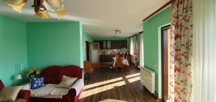 Image No.23-8 Bed Property for sale