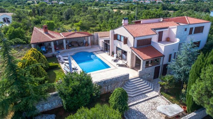 Image No.1-5 Bed Property for sale