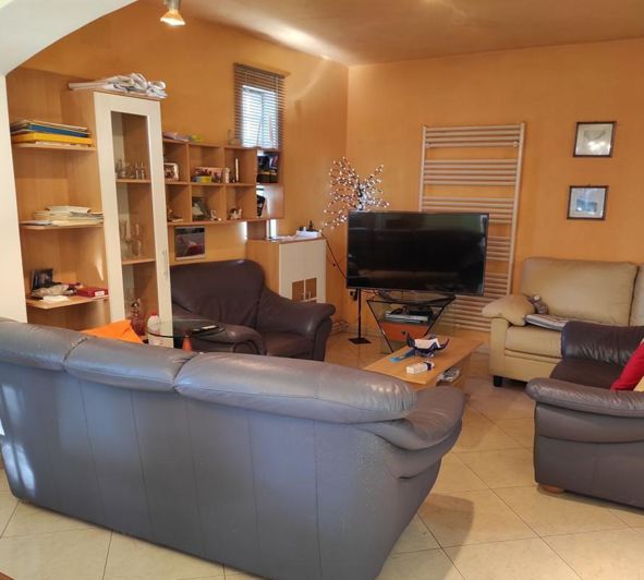 Image No.8-3 Bed Property for sale