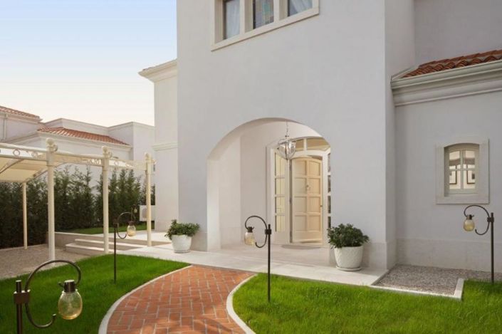 Image No.1-4 Bed Property for sale