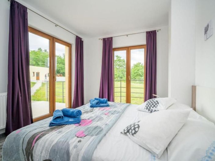 Image No.14-6 Bed Property for sale