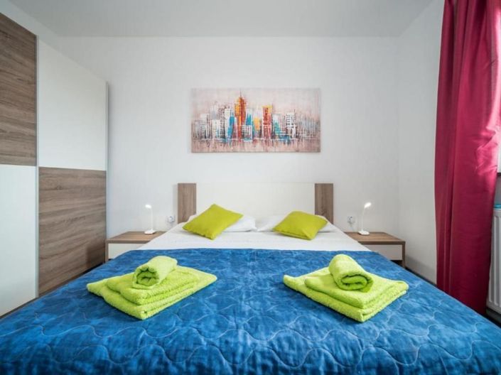 Image No.17-6 Bed Property for sale