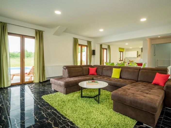 Image No.6-6 Bed Property for sale