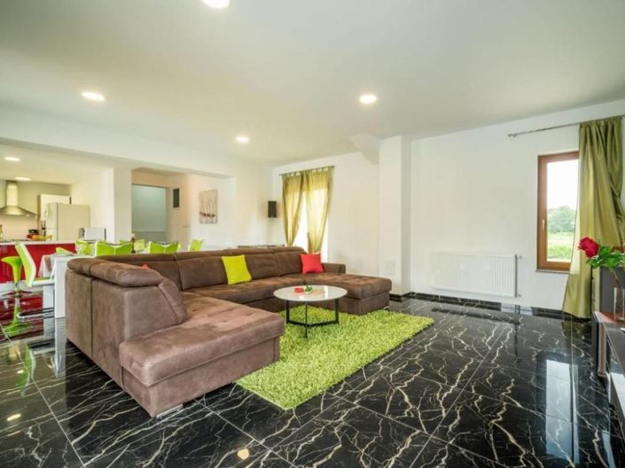 Image No.8-6 Bed Property for sale