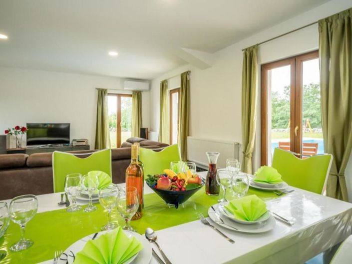 Image No.9-6 Bed Property for sale