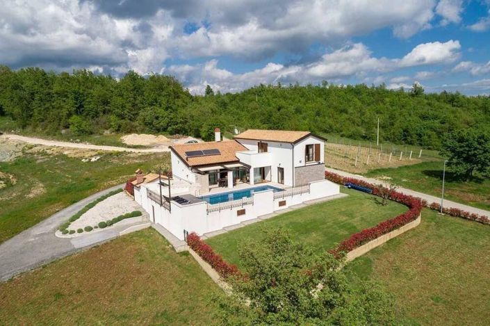 Image No.1-Propriété de 3 chambres à vendre à Gracišce