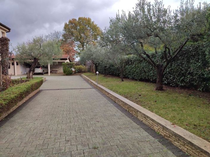 Image No.13-6 Bed Property for sale