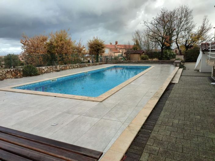 Image No.22-6 Bed Property for sale