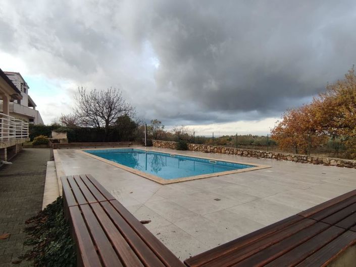 Image No.24-6 Bed Property for sale