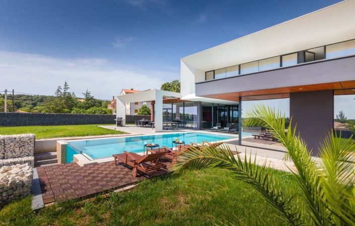 Image No.2-4 Bed Property for sale