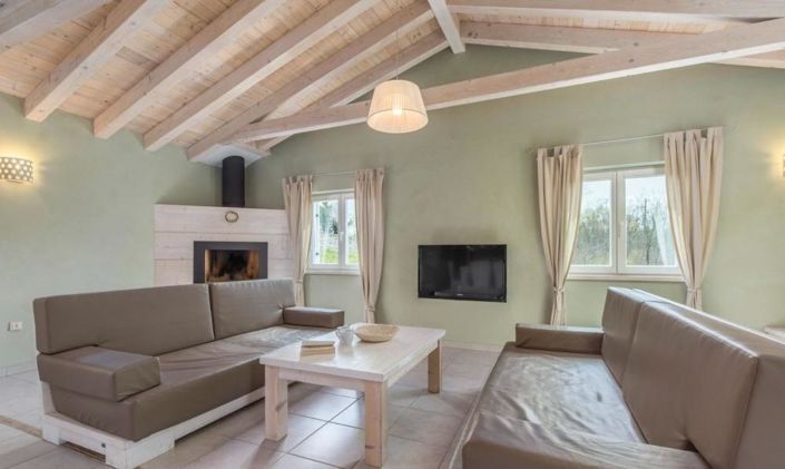 Image No.10-28 Bed Property for sale