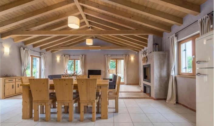 Image No.16-28 Bed Property for sale