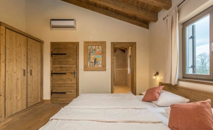 Image No.25-28 Bed Property for sale