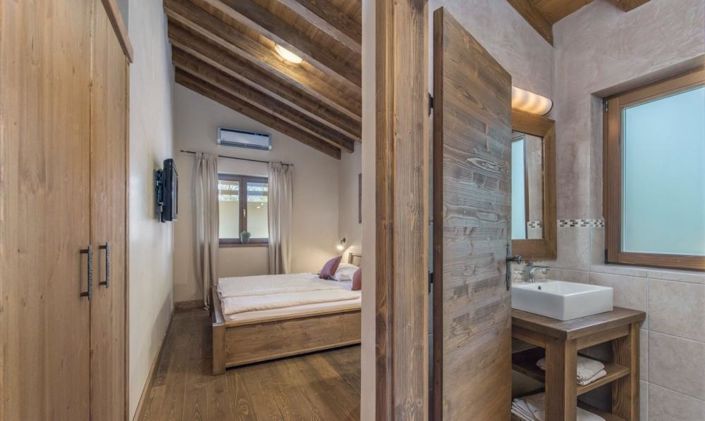 Image No.6-28 Bed Property for sale