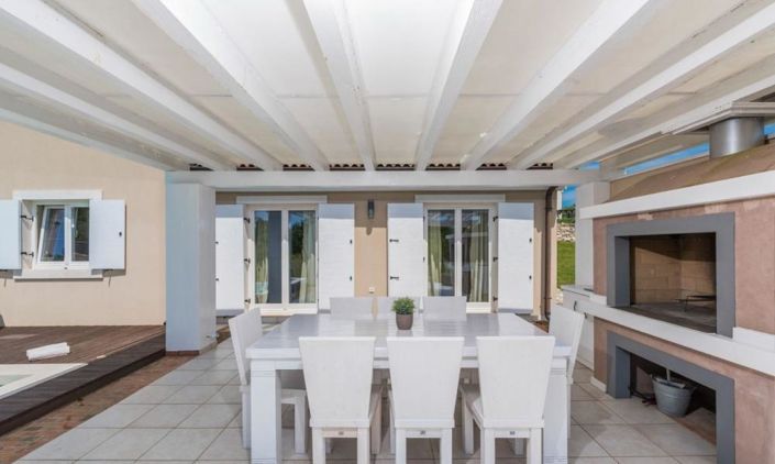 Image No.9-28 Bed Property for sale