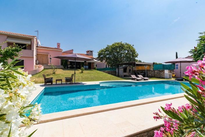 Image No.1-6 Bed Property for sale