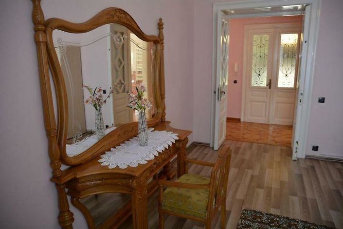 Image No.10-14 Bed Property for sale