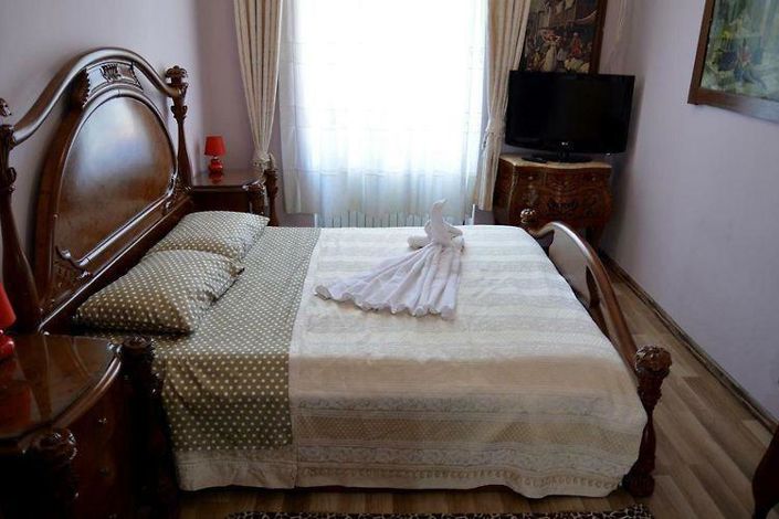 Image No.8-14 Bed Property for sale