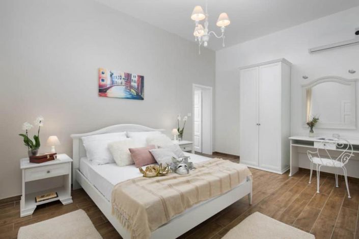 Image No.13-3 Bed Property for sale