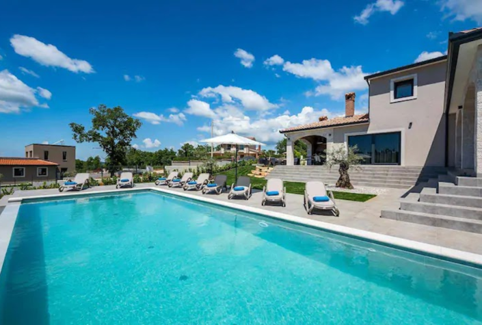 Image No.2-4 Bed Property for sale