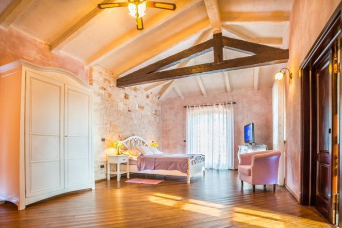 Image No.25-4 Bed Property for sale