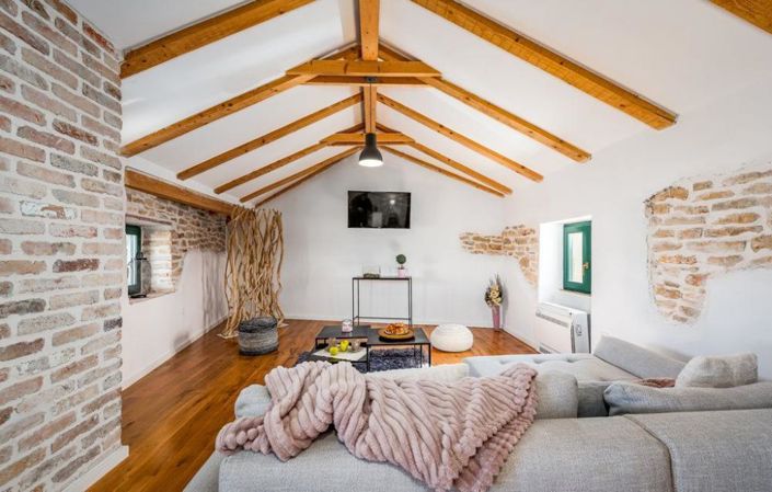 Image No.17-4 Bed Property for sale