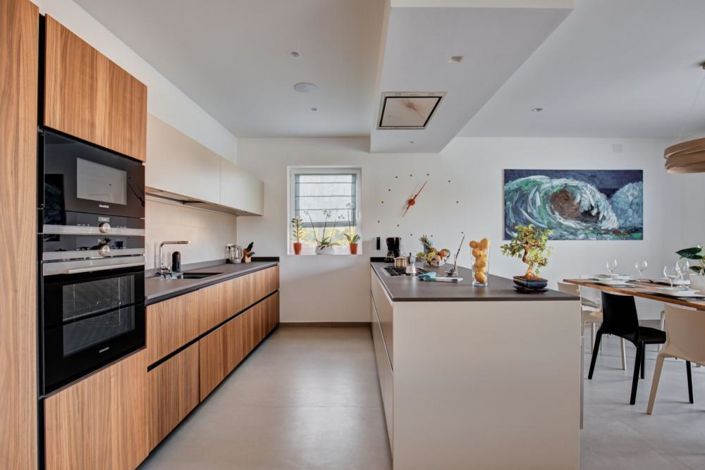 Image No.15-4 Bed Property for sale