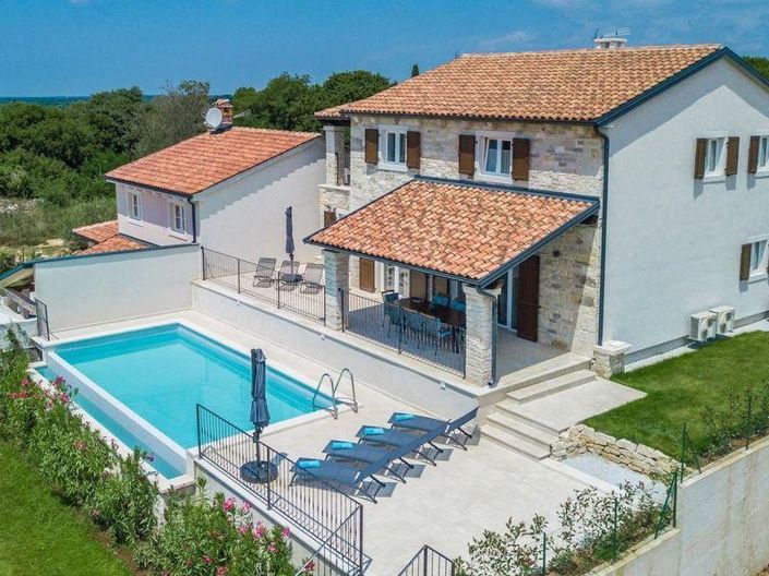 Image No.1-4 Bed Property for sale