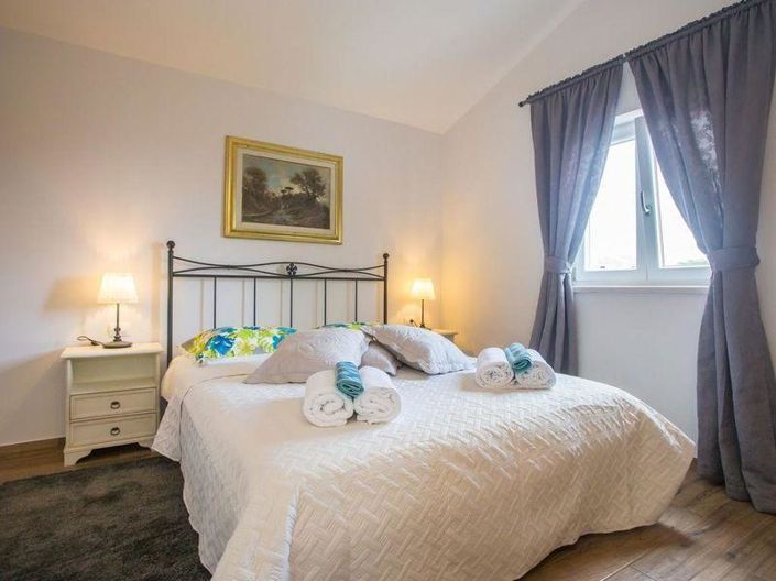 Image No.11-4 Bed Property for sale