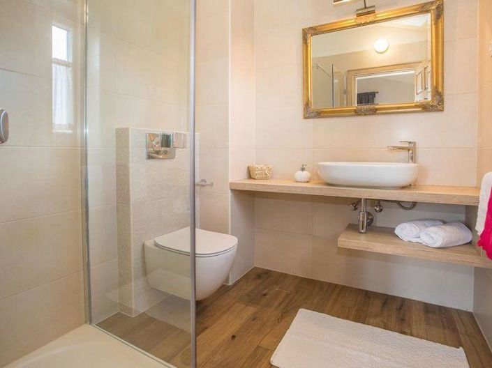 Image No.13-4 Bed Property for sale