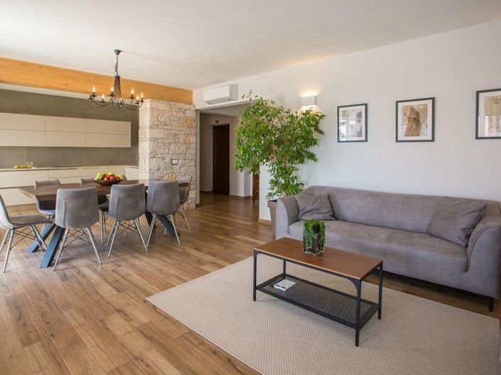 Image No.7-4 Bed Property for sale